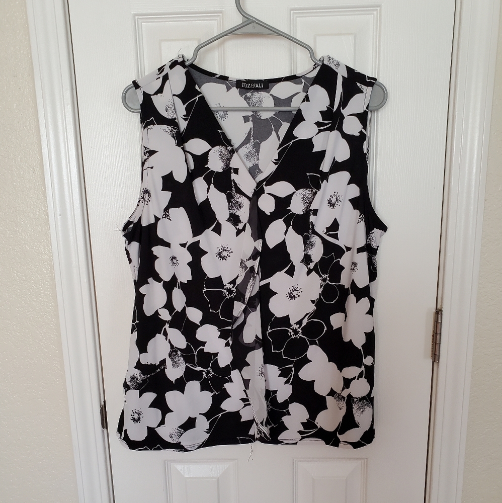 Roz & Ali Front Ruffle Floral Tank Top